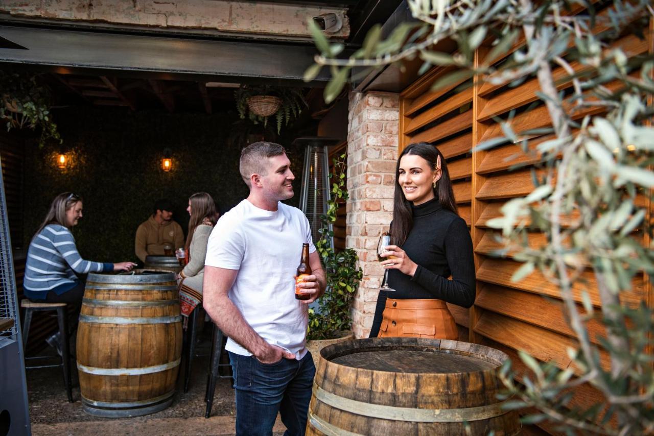 מודגי The Woolpack Hotel מראה חיצוני תמונה