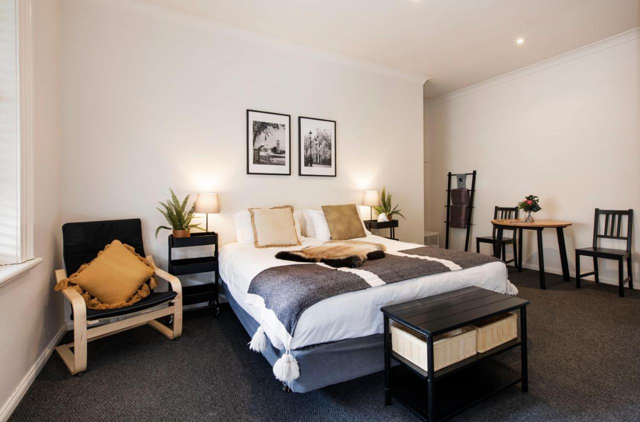 מודגי The Woolpack Hotel מראה חיצוני תמונה