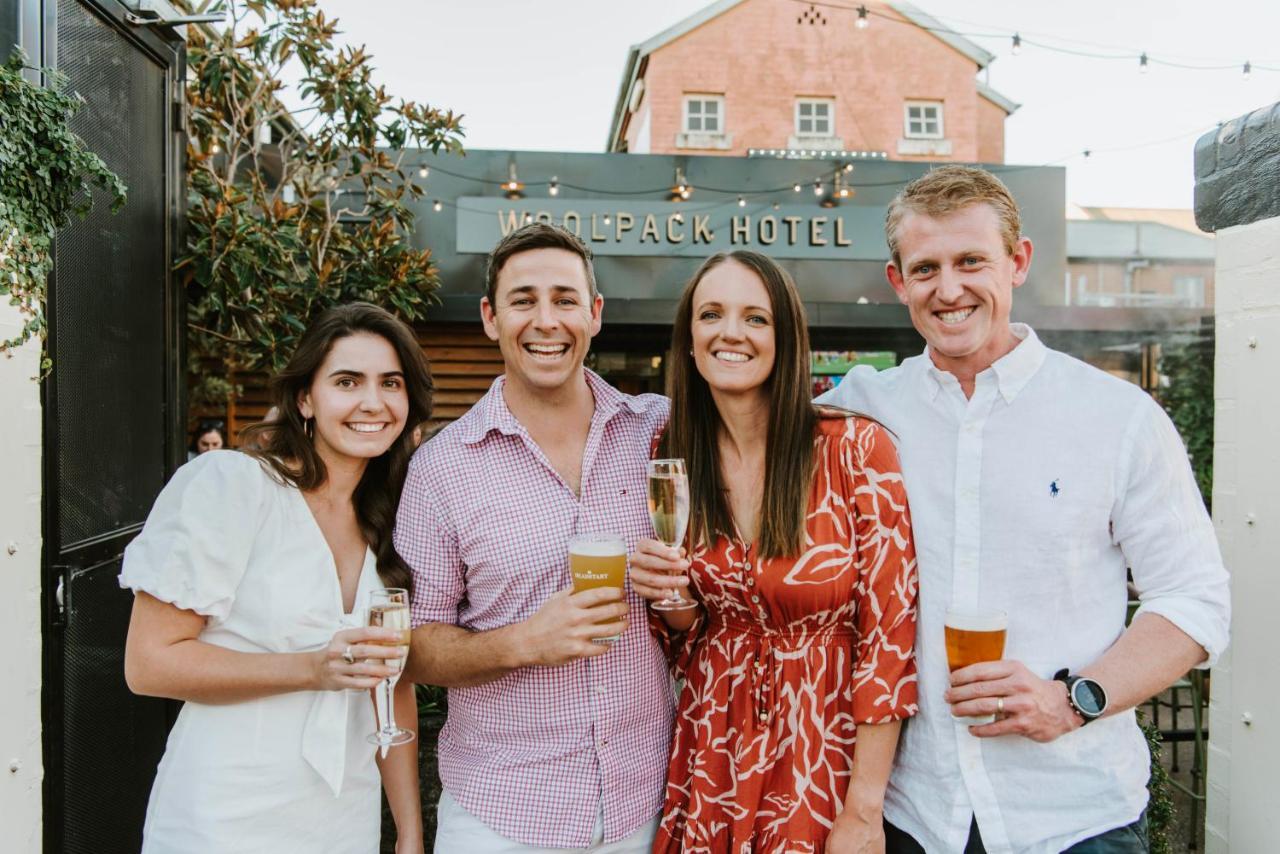 מודגי The Woolpack Hotel מראה חיצוני תמונה