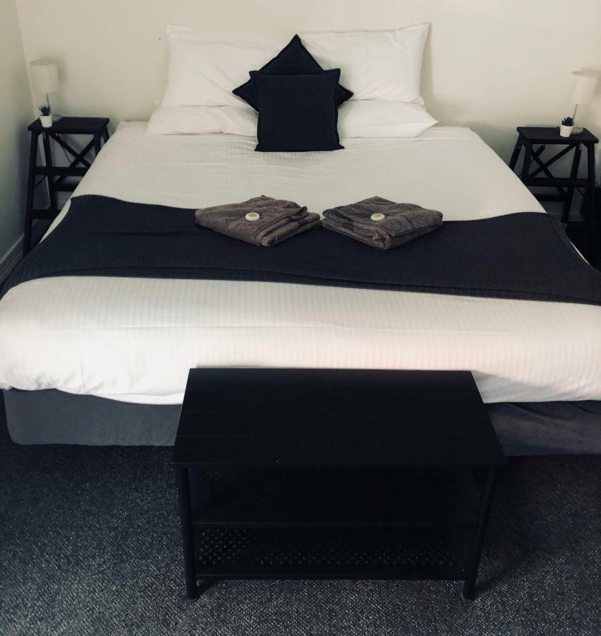 מודגי The Woolpack Hotel מראה חיצוני תמונה